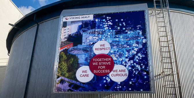 Didelis reklaminis plakatas