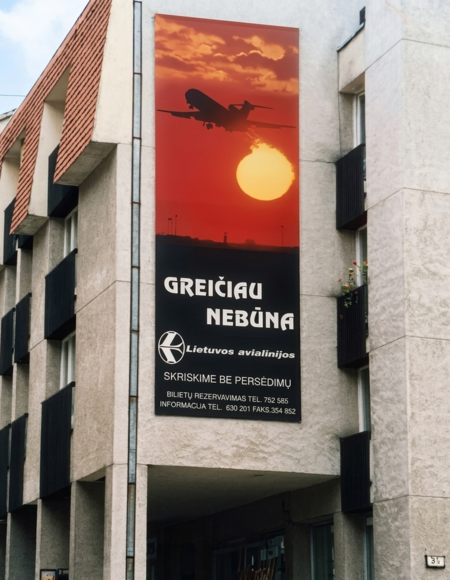 Lietuvos avialinijų reklaminė iškaba
