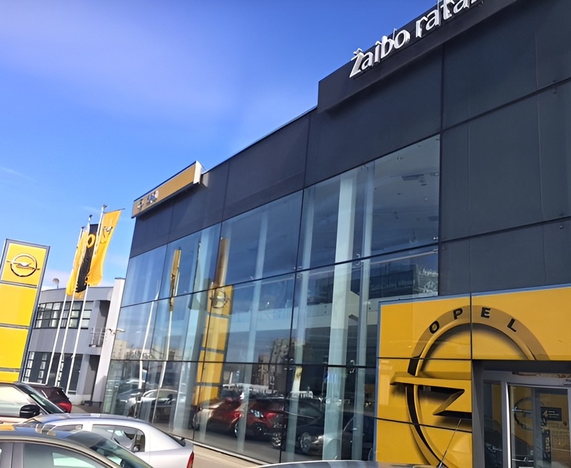 Lauko iškabos ir tūrinės raidės
